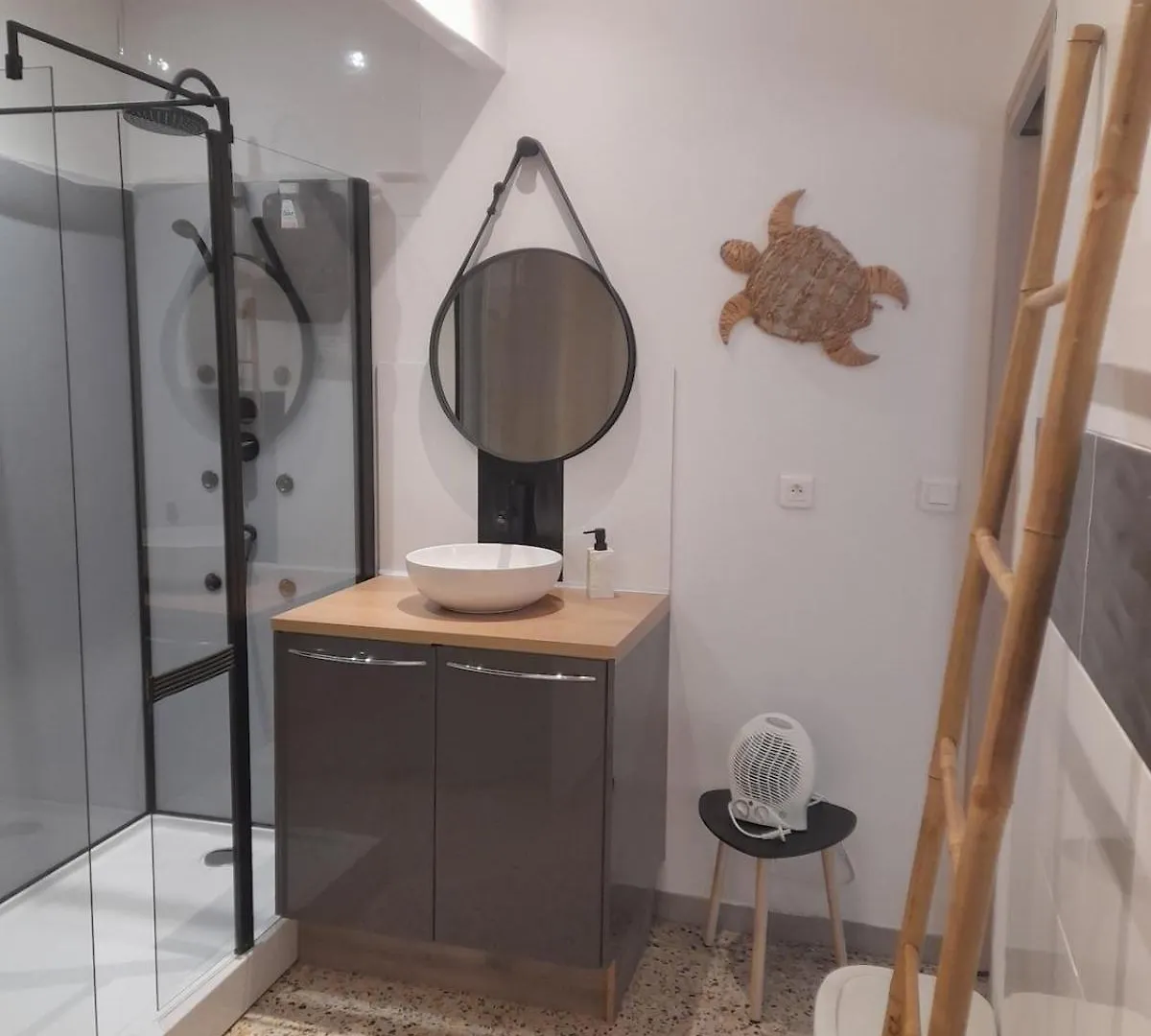 Maison De Village Renovee Molleges Holiday home